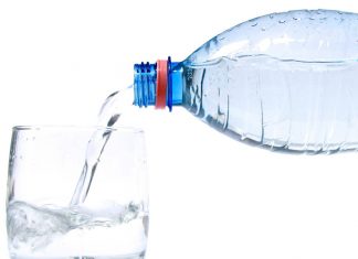 Quale acqua devo bere per prevenire la produzione di calcoli?